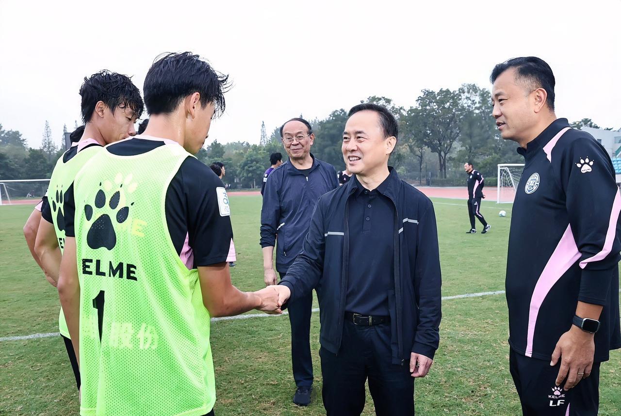 #高看徐州# 9月23日，市委书记宋乐伟，市委副书记、代市长沈峻峰看望慰问正在紧