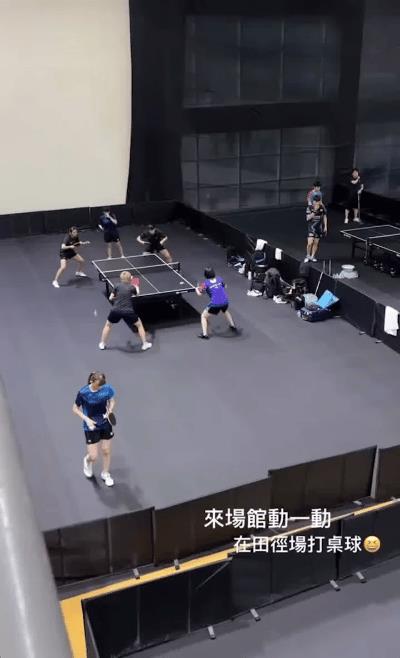 印度亚锦赛赛场和训练场实况！
亚锦赛热身场地目前看上去稍简陋，地胶只铺设在挡板区