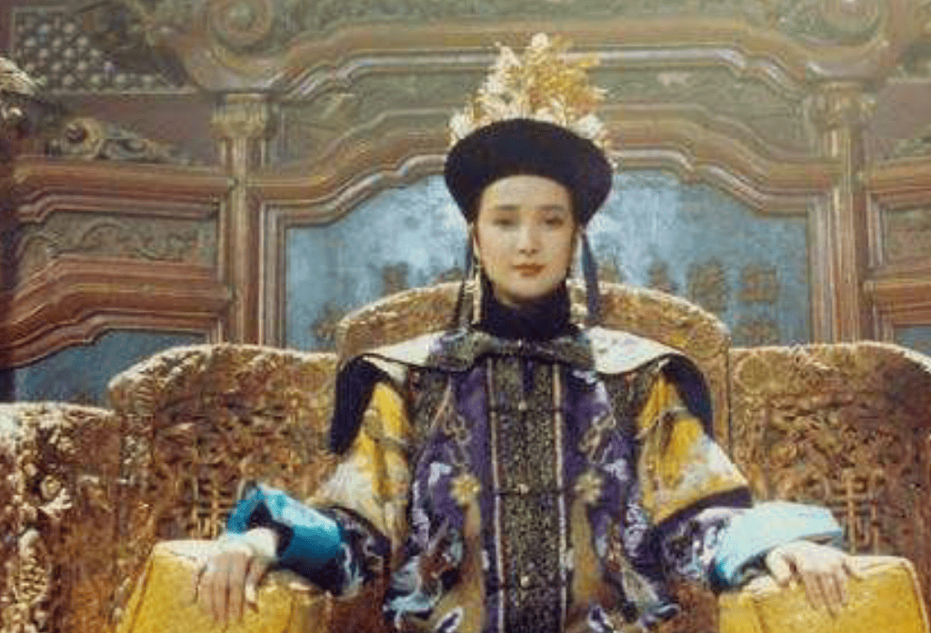 她是慈禧的侄女，也是光绪的皇后，最终却活成了这个样子