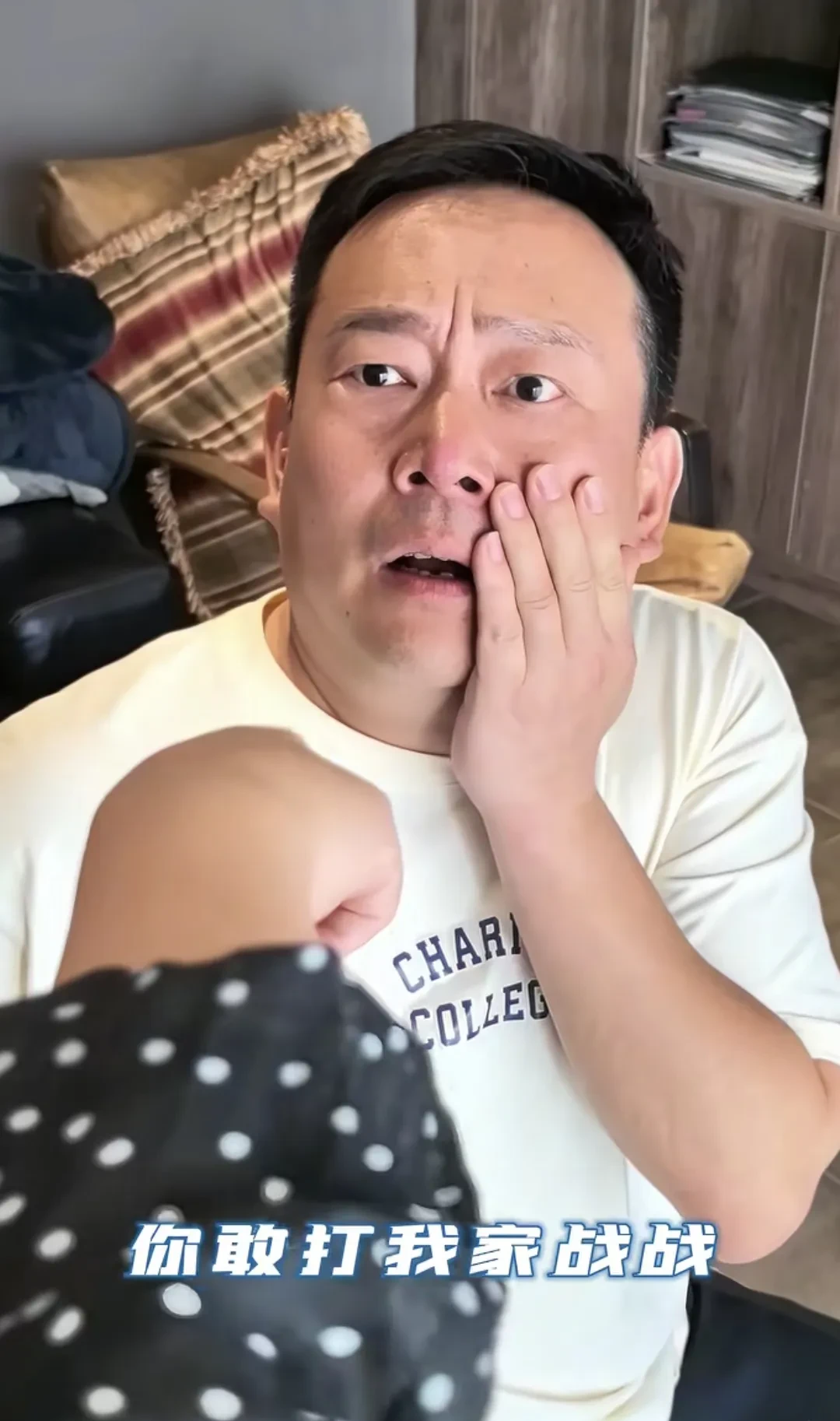 《藏海传》高明退场，肖战跟梁超互动：小骗子惦记你啦！  
高明退场，赚了不少人