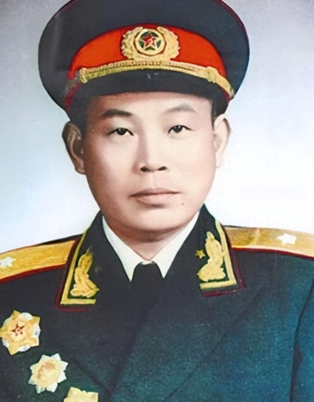 1953年，西康军区司令员刘忠，听说母亲尚在人世，就带妻子回家探亲，回家后，他见