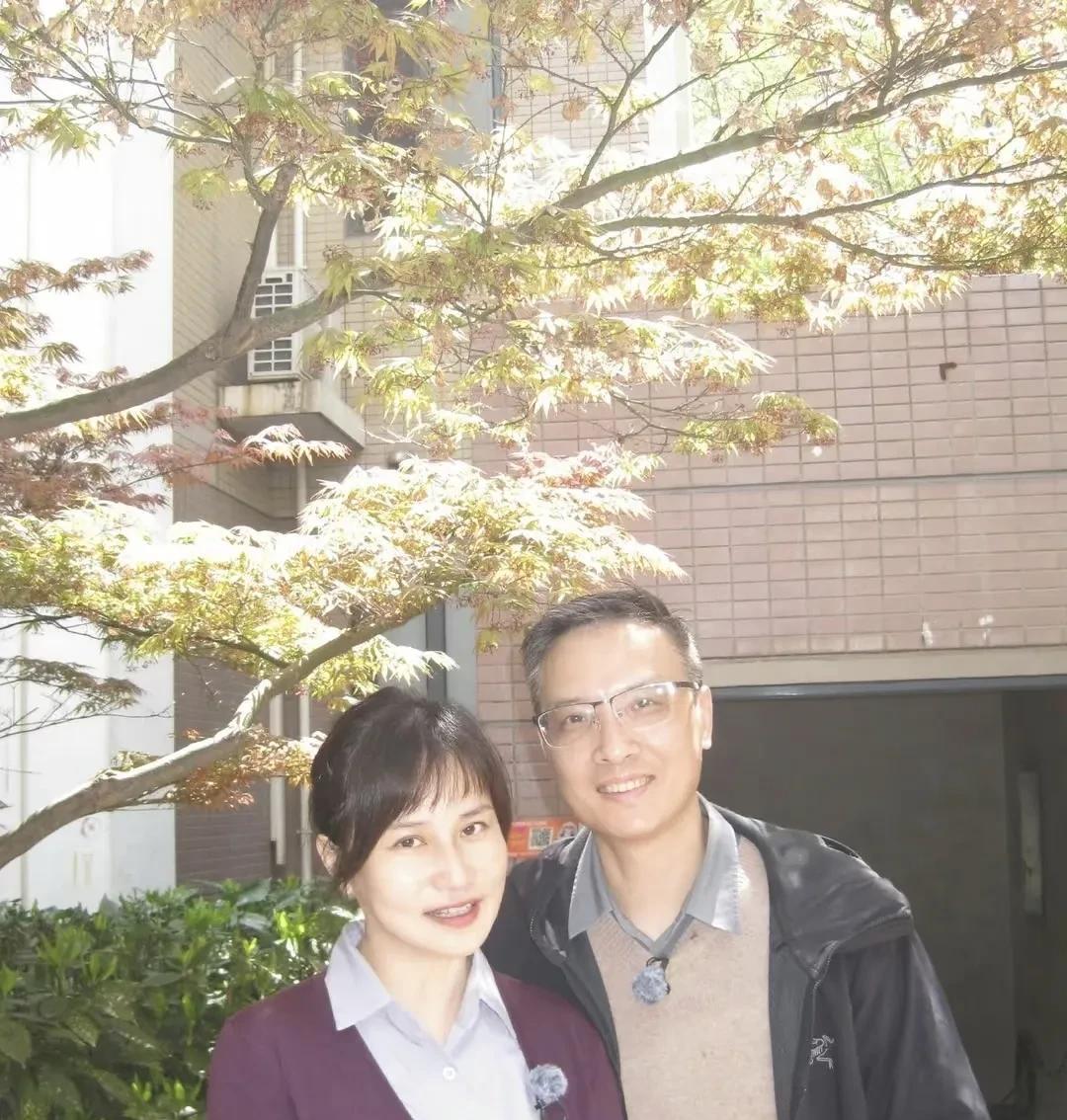 卢昱晓在节目里面就说过；她父母偶尔也会有小的争吵，直播的时候也很惊讶感动于很多人