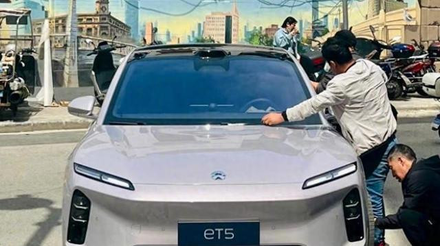 蔚来ET5即将迎来年度改款，外观内饰新调整，预计二季度上市