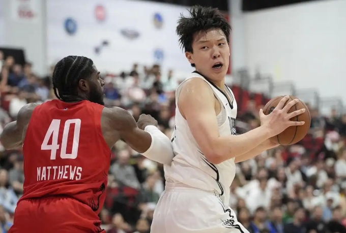 杨瀚森的表现似乎全方位优于十号位马卢阿奇
对比一下，杨瀚森在得分盖帽助攻都优于马
