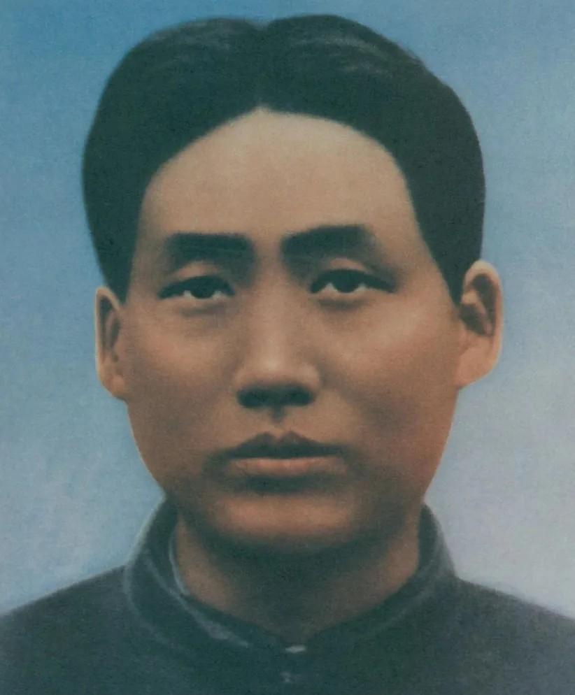 1927年，毛泽东被捕，押解途中，他机智脱逃。



1927年盛夏，山河动荡，