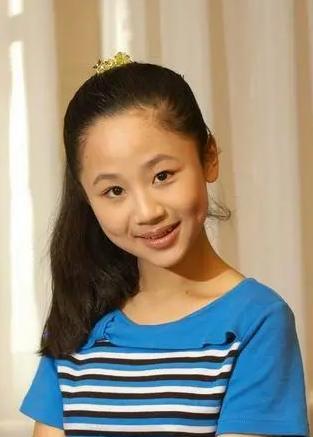 杨紫哭着被连夜赶出剧组是真事，但《家有儿女》小雪换人背后的真相却没那么卑劣。
2