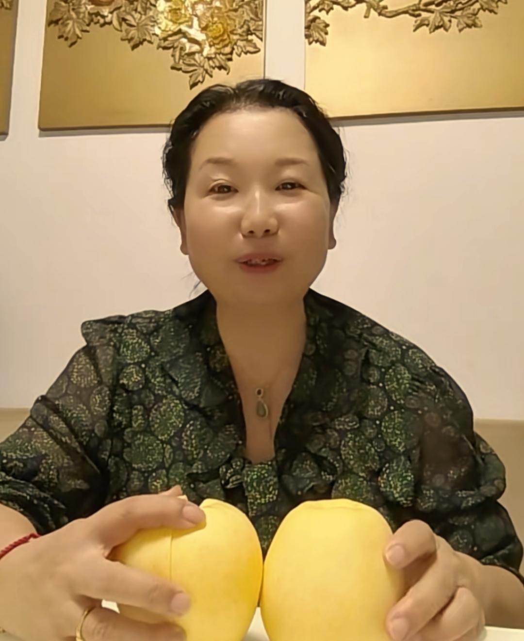 刚刚查了一下杜新枝
不查不知道，一查真佩服，92年的，剖腹产住院14天，竟然要2