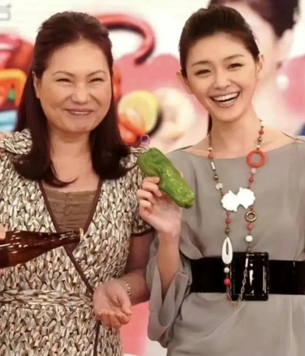 4月22日，S妈连发两文，令人心疼，她表示爱女离开以后，她看了身心科，打了强心针