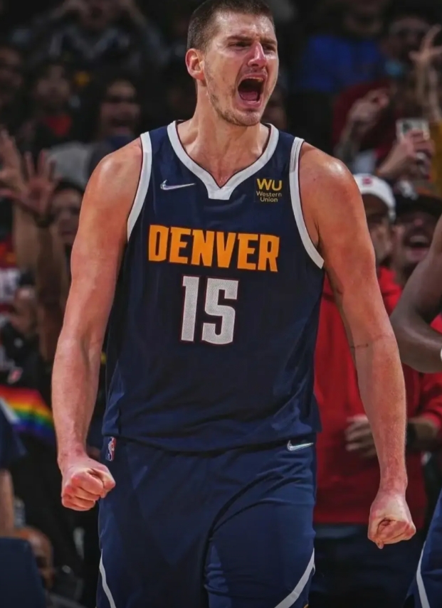 真的逆天，掘金配置最好的一年，稳住战绩结果开始骂约基奇了
今年阿喜进化，还多了小