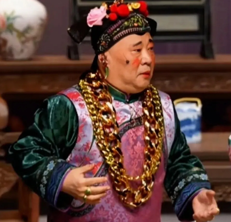 郭德纲大师毫无疑问是个天才。但有一点让人不明白，他致力于振兴戏曲，为什么扮演的多