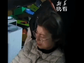 一觉刚醒来！全网的家长和孩子都沉默了！妈妈辅导作业被急哭，儿子说了1句话！竟然火