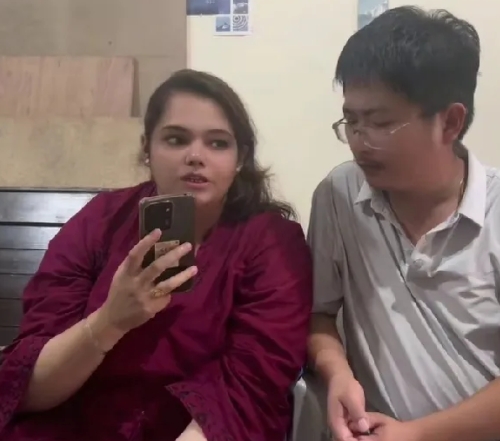 周哥看到卓越，彪哥出来澄清的视频，他也出来视频澄清回应了。
彪哥说自己没有拿瑞霞