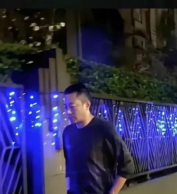 汪小菲台北豪宅风波





汪小菲的豪宅，如今成了大型连续剧现场，吃瓜群众表示
