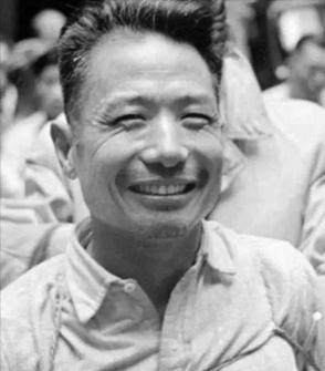 1949年，臭名昭著的汉奸朱大同被枪毙，周围骂声不断，可他脸上却始终挂着笑容，陈