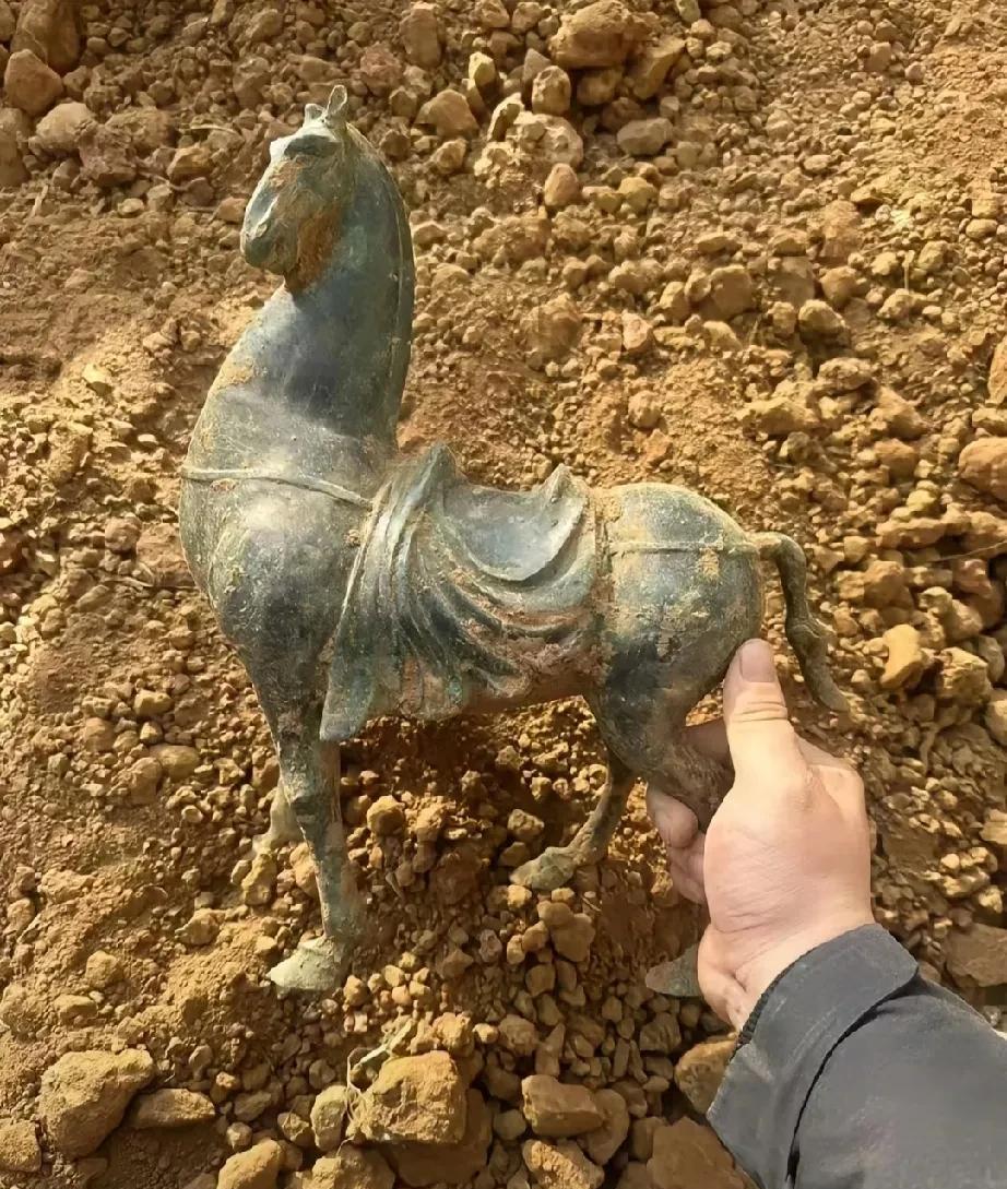 工地刚挖出来的，大家帮忙断一下代。