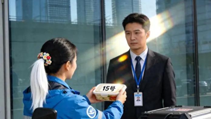 一别 10 年，偶遇前妻送外卖，我刚掏钱包，她告知儿子考上了清华