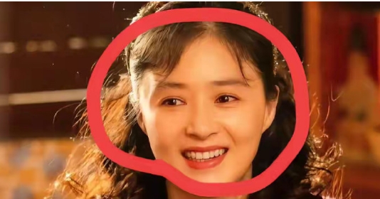 我敢说，
这一次蒋欣绝对是满载而归，
因为她放弃了女主去争女配。

近日公布的白