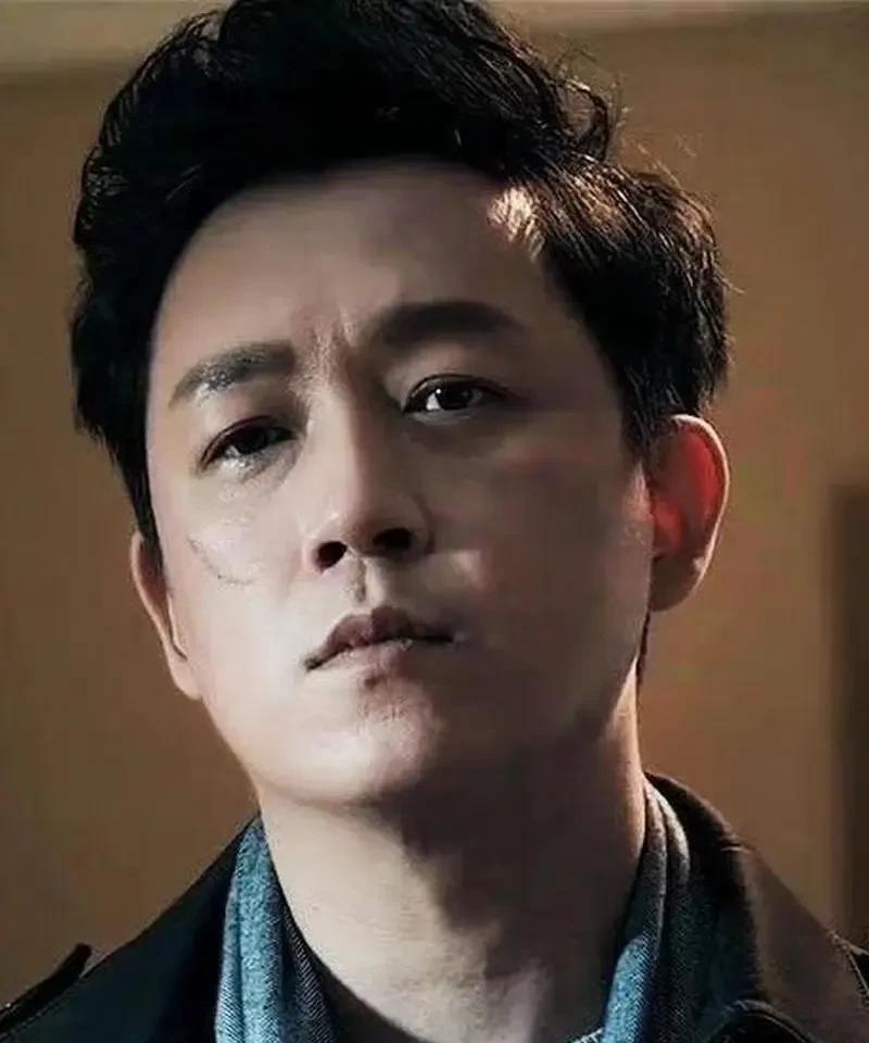 潘粤明是个真汉子，
面对国足的失败，
他是真的恨铁不成钢！
昨天，国足又一次输了