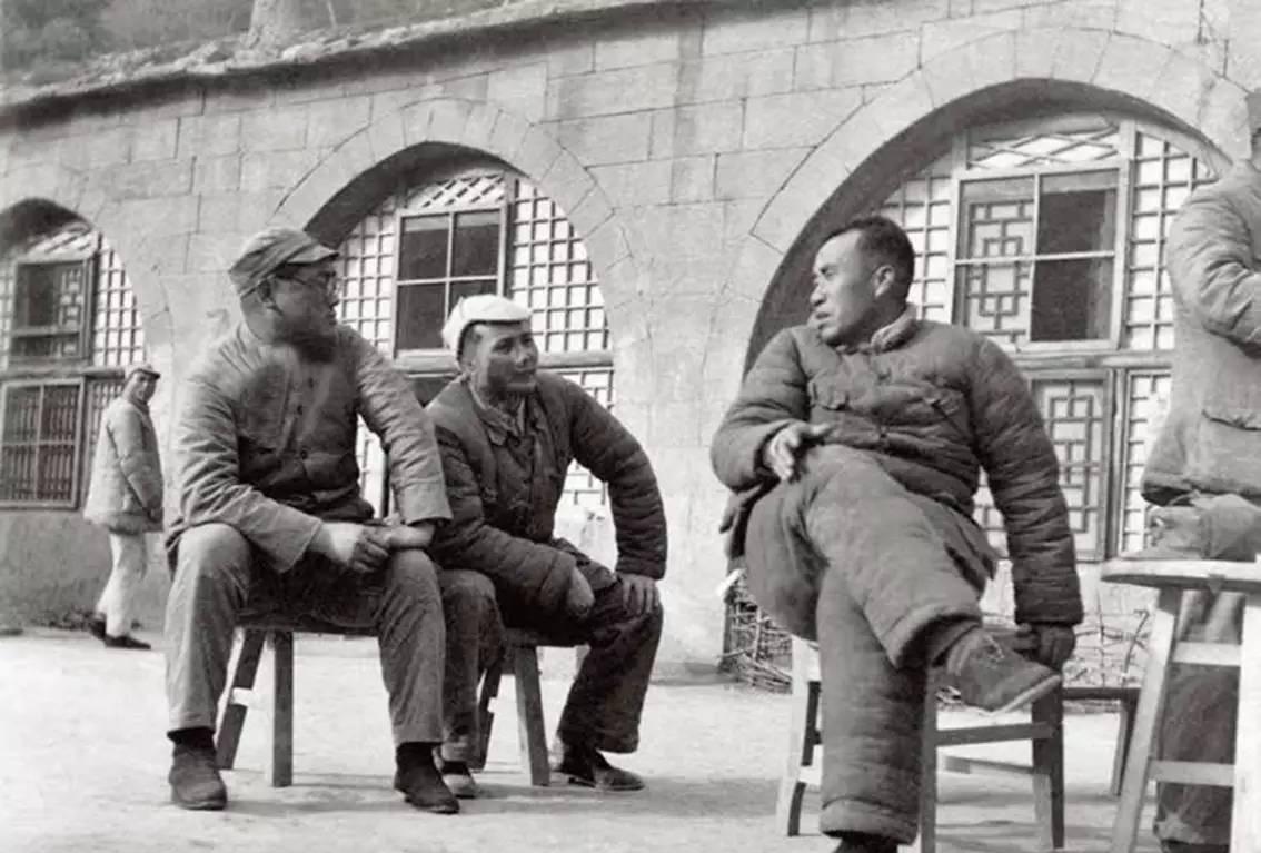 49年毛主席坐车秘经涿县，守城哨兵阻拦：车上就算是毛主席也不行
1949年3月2