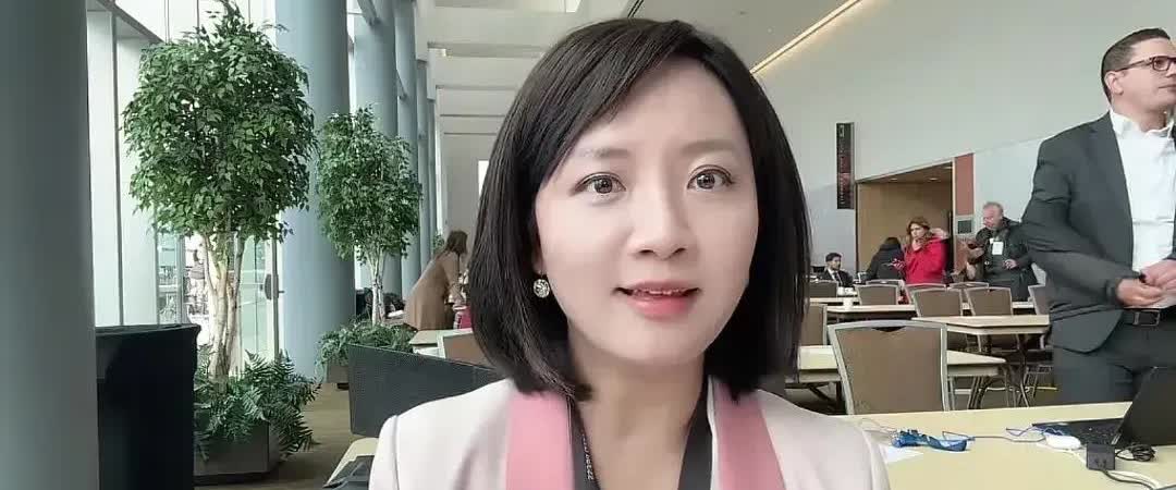 阿拉斯加峰会曝光的记者待遇够离谱。俄记者睡球馆支架床已经够呛，王冰汝那边还坐实了