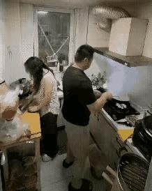 临阵逃脱姑且可以原谅，
关门就有点过分了！