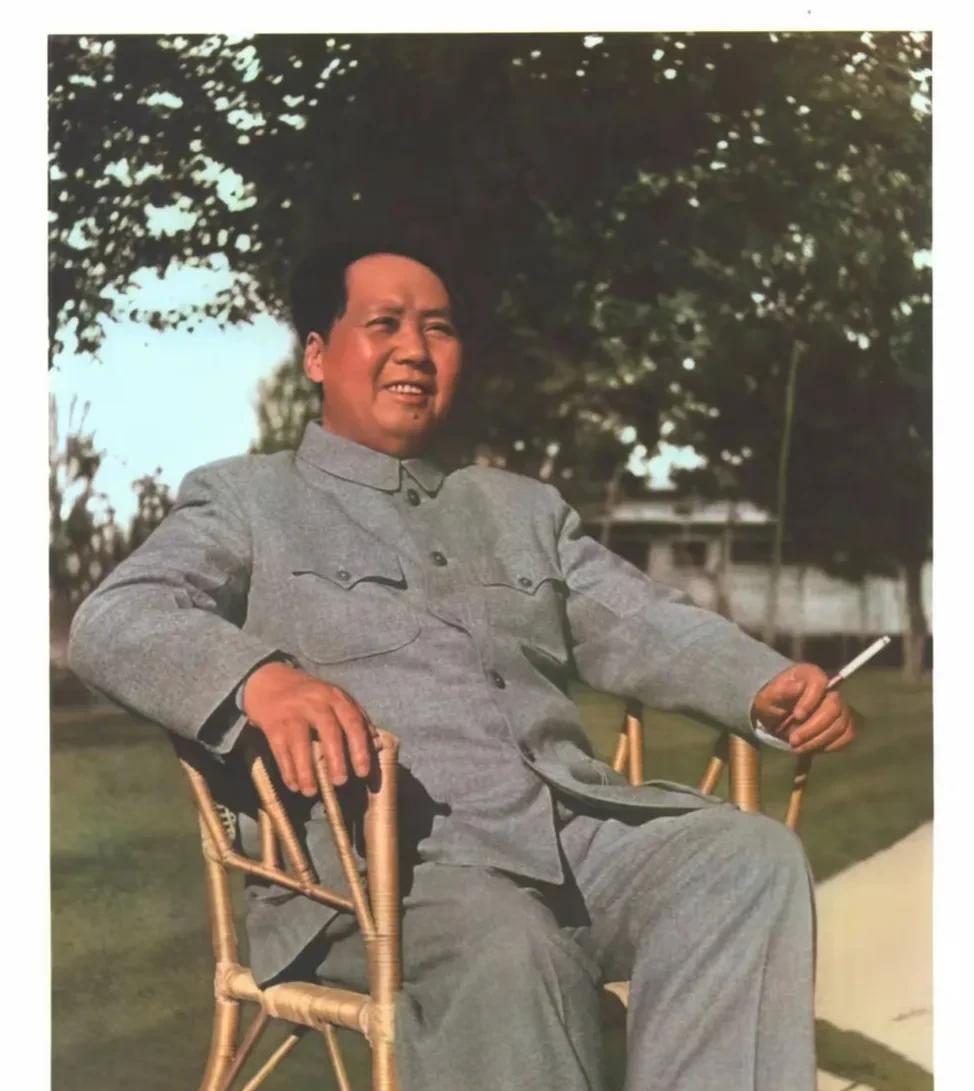 毛主席的恩情
比天高，比海深！
他是中国人民的大救星！
吃水不忘打井人，毛主席永