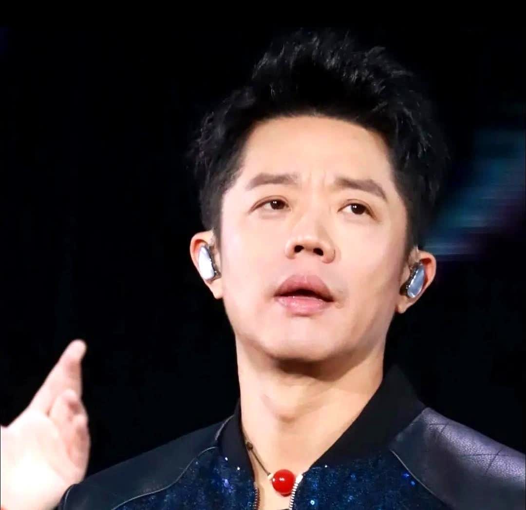 玲花没爱上曾毅，是有原因的。

不是因为他不够帅、不够有魅力，

也不是