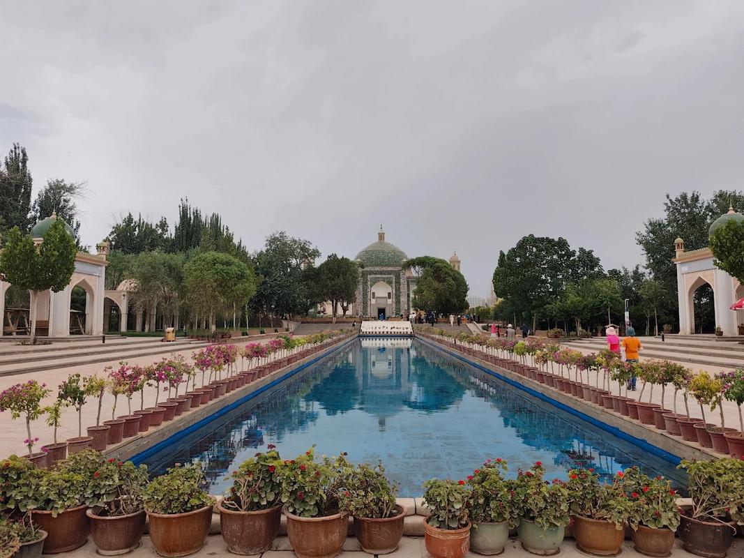 #喀什古城行记# 数据显示，2024年新疆接待游客约3亿人次，是2018年的两倍