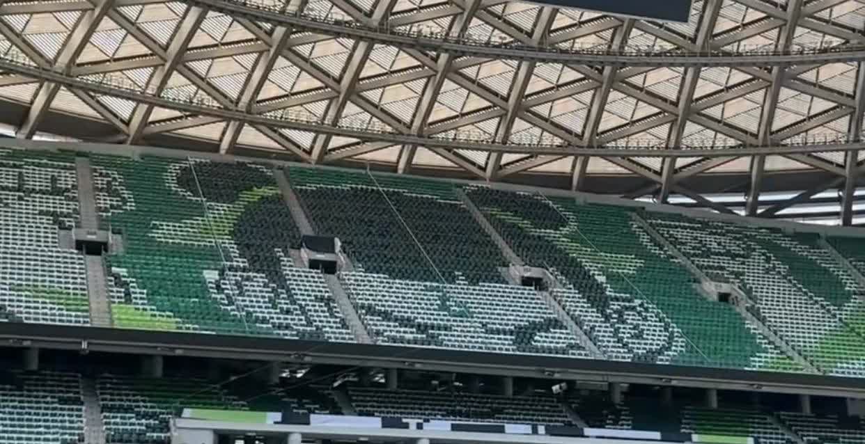 【京沪大战TIFO提前曝光】
今天，一组国安球迷为明天京沪大战准备了三天的巨型