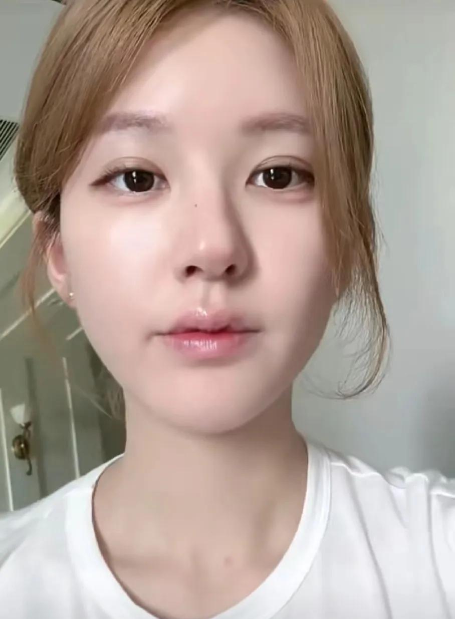 赵露思有点危险了，现在最好的解决方式就是不要直播了，等风头过去。
虽然现在媒体被