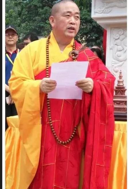 丁老五说一帮明星和傻子追捧释永信，他早该出事了！
          网红丁老五