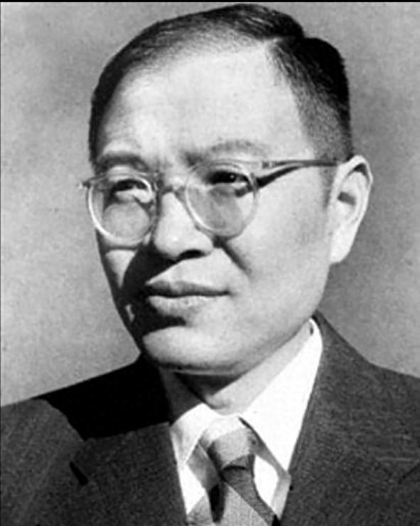 张闻天做我党名义上的最高领导，大概做了三年多，将近四年。
张闻天正式担任中共中央