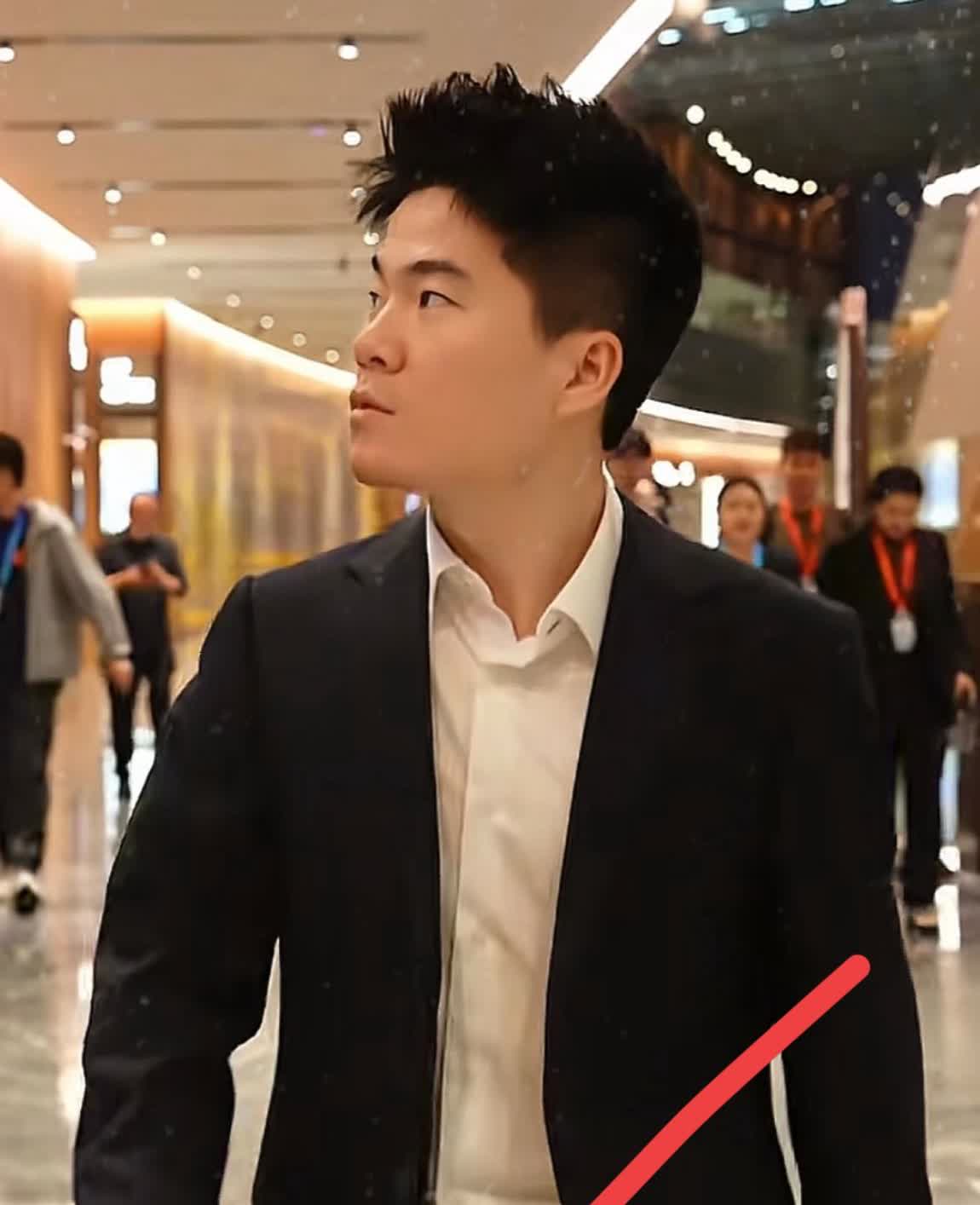 崇拜死我了！
这才是真正的降维打击！
当“黑粉”集体失语时，董宇辉在博物馆里
