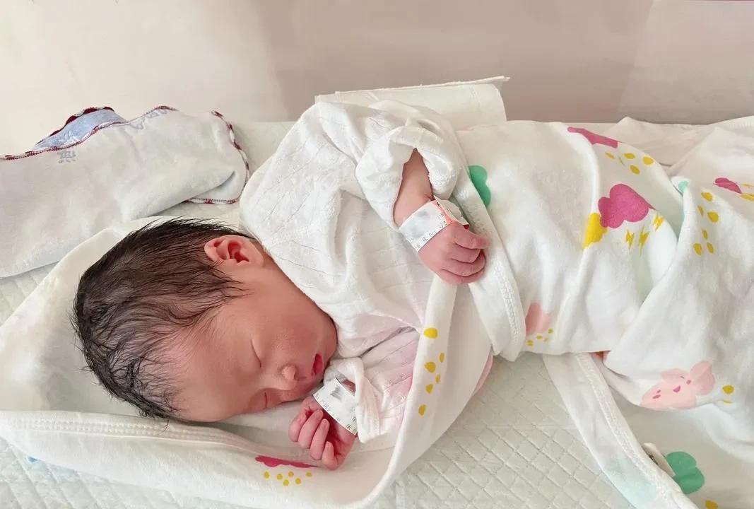 那个从不懂爱的男人，怎么做一个保护家庭顶天立地的人。刚刷到有个姐姐分享顺产6斤多