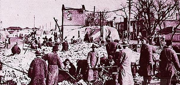 1943年，日军押着张思问等人去磨棒子面，房东老头悄悄告诉他们：“河那边就是苏联