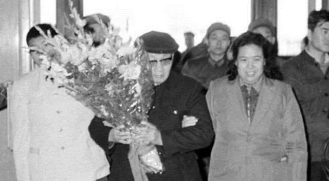 毛主席临终前再三嘱咐，不许毛岸青参加葬礼，真实原因令人唏嘘。
毛岸青1923年1