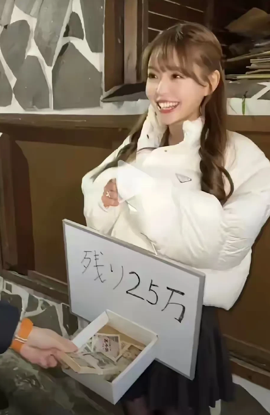 美女扮残乞讨标价 25 万日元