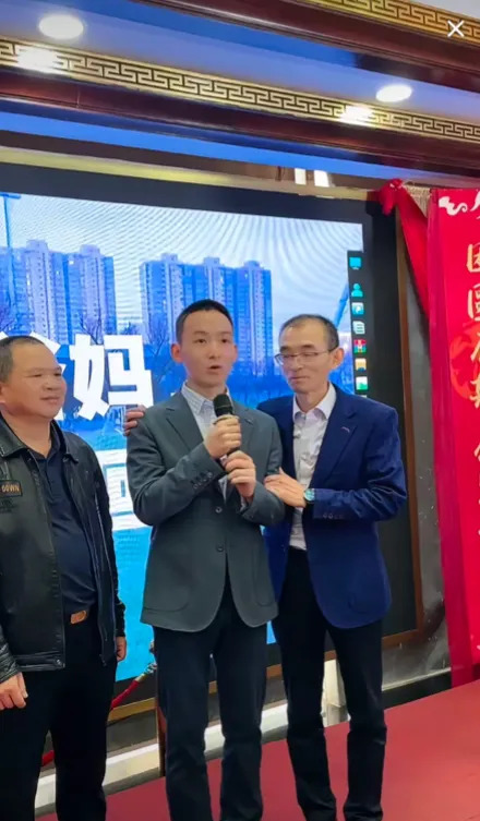 哥哥回家妹妹卸下重担











我的天哪！你们能想象吗？一个家庭，哥