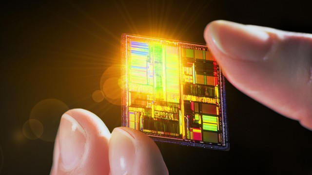 未来数据中心的关键技术革命：英伟达共封装光学器件的全面解读