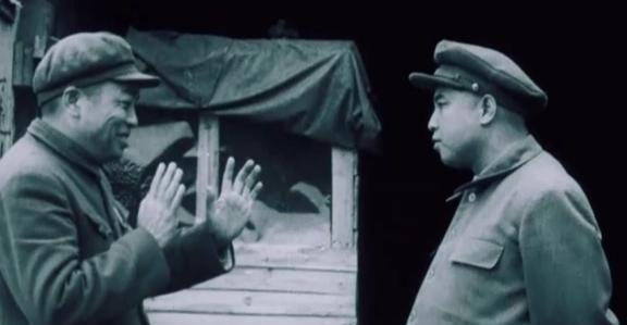 1954年，金日成派人送来24箱苹果给毛主席，主席收到后让拿给警卫团享用，然而当