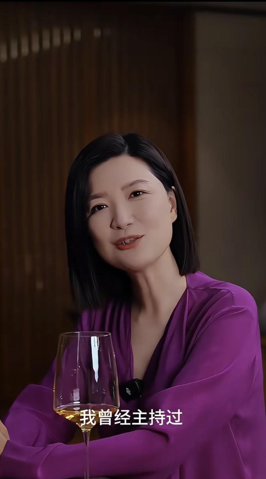 啊，原来东方卫视主播陈蓉还当过“女老娘舅”，她在个人自述里说到我曾经主持过一档调
