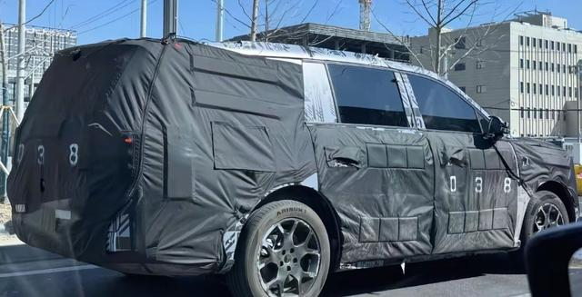 小米YU9才是真正家庭刚需车型
根据目前网络曝光信息（截至2025年6月），小米