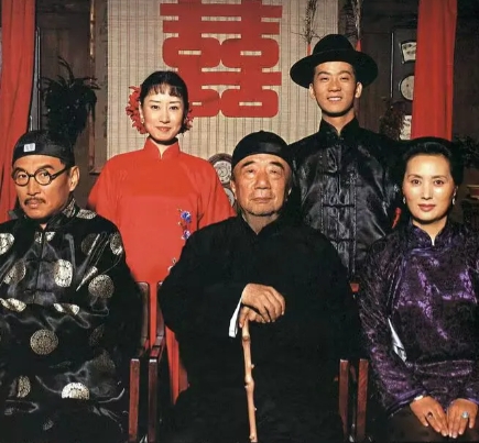 2004年，陈创拍摄《福贵》时，一场戏结束后，他突然大喊：“再不喊停，我都要倒下