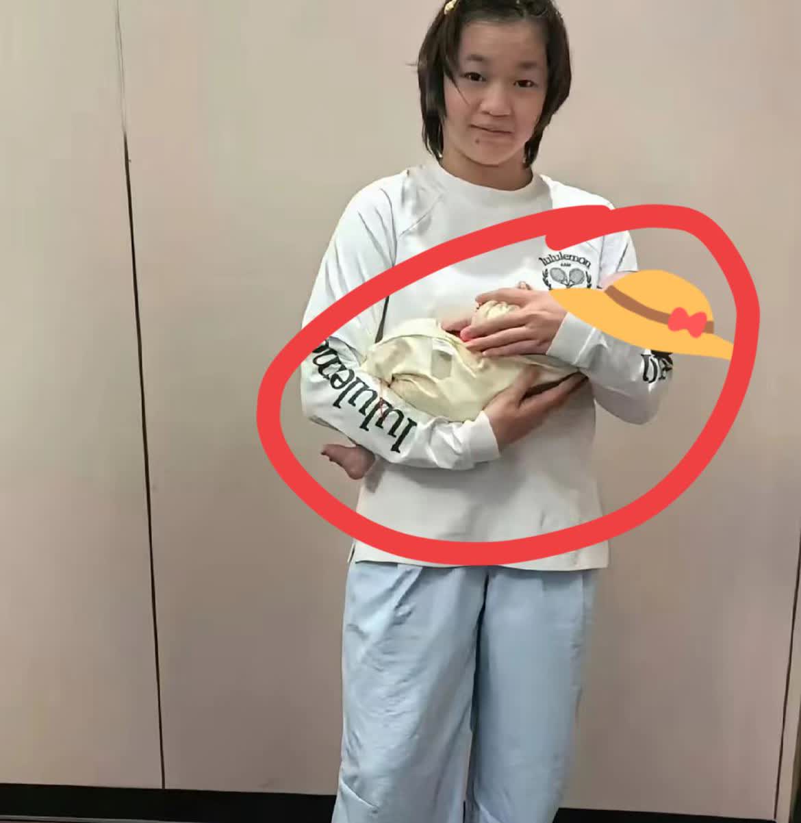 全红婵这姑娘哪儿都好，
就是有一点要不得，
那就是这么多年了，她实在是对自己