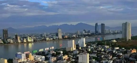 一旦爆发大战，越南还能战胜超级大国吗？专家四字点醒国人。如果说中国跟越南再真刀真
