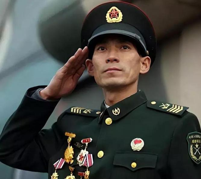 2000年，我国从俄罗斯买了6架武装直升机，试飞中有4架出了故障，俄罗斯专家也束