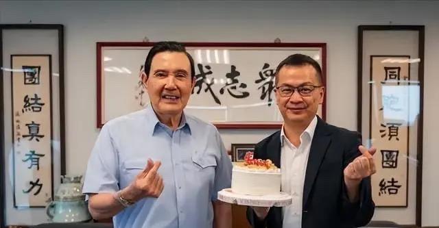 一场大戏又要上演，这下子国民党主席选举热闹了，原来答应支持郑丽文竞选国民党主席的
