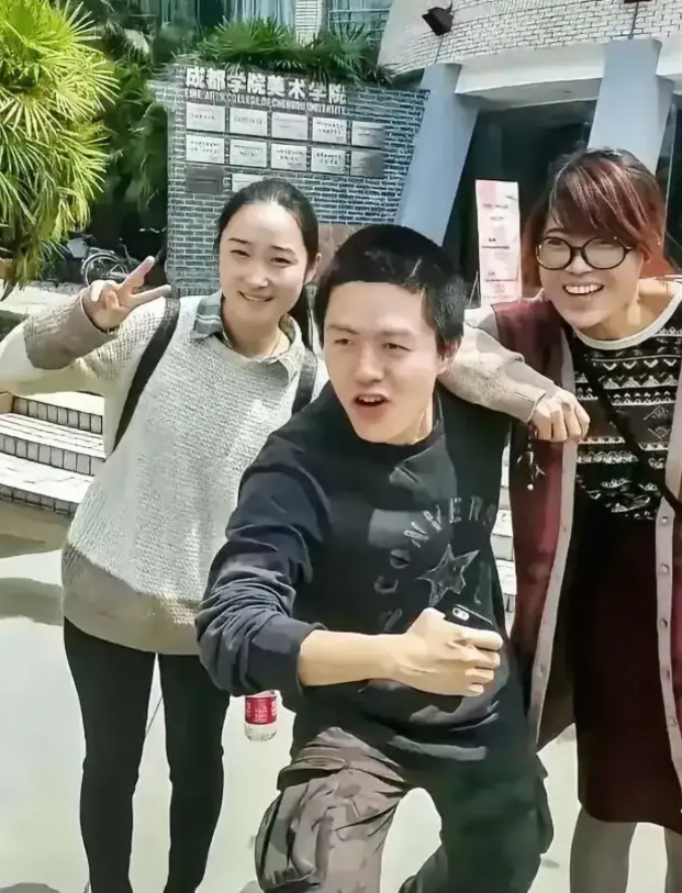 饺子成功了！
丈人丈母娘非常开心。饺子成功之前，丈人丈母娘就说过，他们看好的是饺
