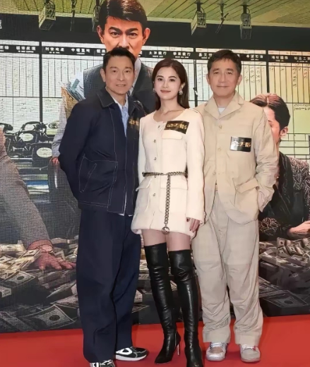 能跟刘德华这样全能的大明星和梁朝伟影帝级别的一切合影的肯定都是很有实力的女明星，