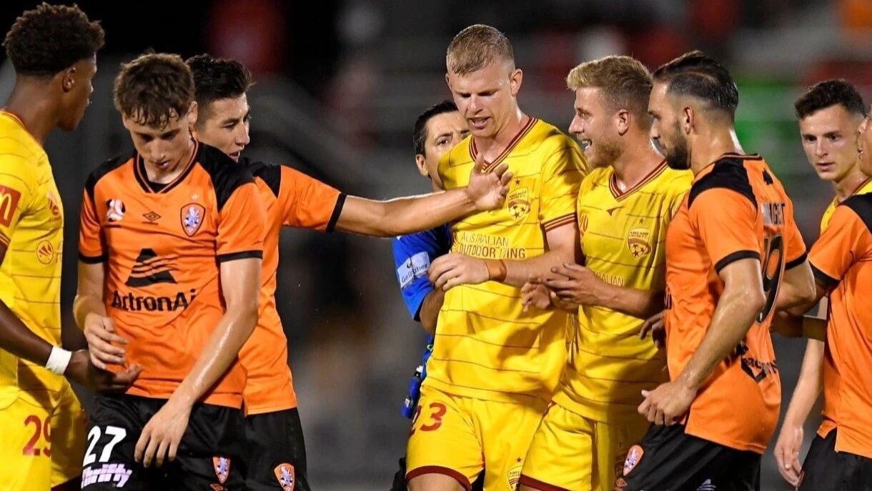 澳超焦点战：主场龙阿德莱德联强攻客场虫，烈日下的攻防对决谁能笑到最后？